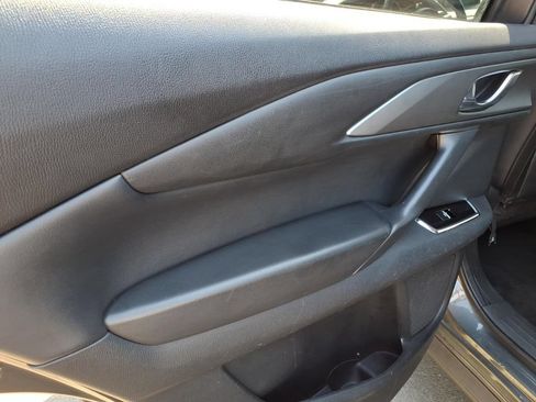 Used 2018 MAZDA CX-9 Touring AWD/4WD image 16