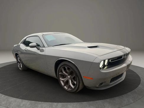Used 2018 Dodge Challenger SXT Plus RWD image 3