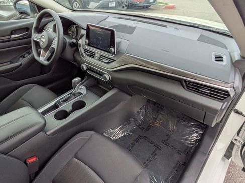 Used 2025 Nissan Altima 2.5 SV FWD image 30