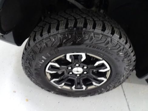 Certified 2025 Chevrolet Silverado 1500 ZR2 AWD/4WD image 28