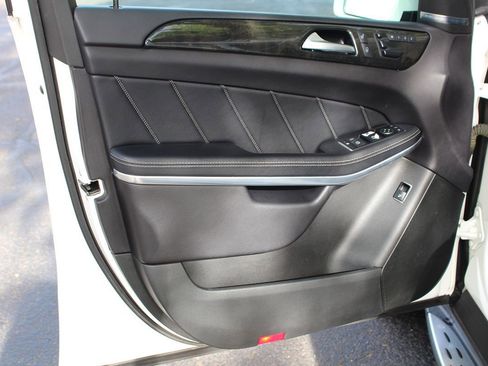 Used 2015 Mercedes-Benz GL 550 4MATIC image 13