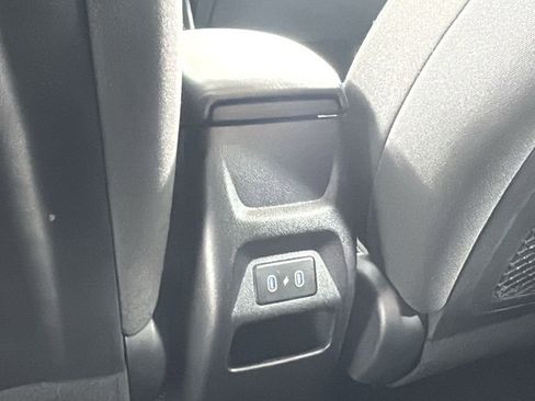 Used 2025 Hyundai Venue SEL image 35