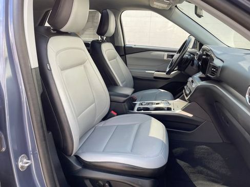 Used 2021 Ford Explorer XLT w/ Equipment Group 202A AWD/4WD image 41
