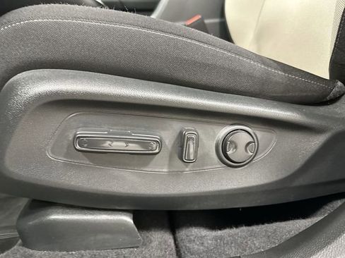 Used 2023 Honda CR-V EX image 16