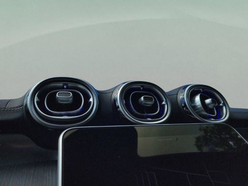 Certified 2025 Mercedes-Benz CLE 450 4MATIC Coupe image 21