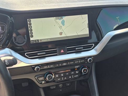 Used 2022 Kia Niro Touring Special Edition FWD image 14