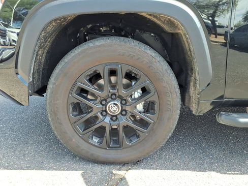 Used 2025 Toyota Tundra Limited AWD/4WD image 9