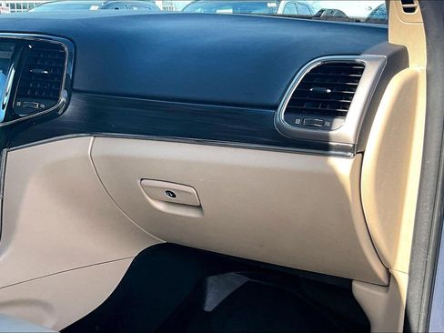 Used 2021 Jeep Grand Cherokee Limited image 15