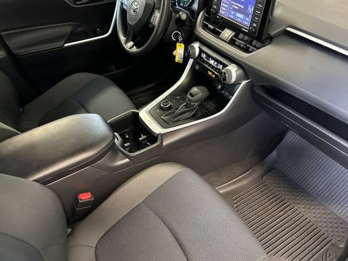 Used 2022 Toyota RAV4 LE AWD/4WD image 16