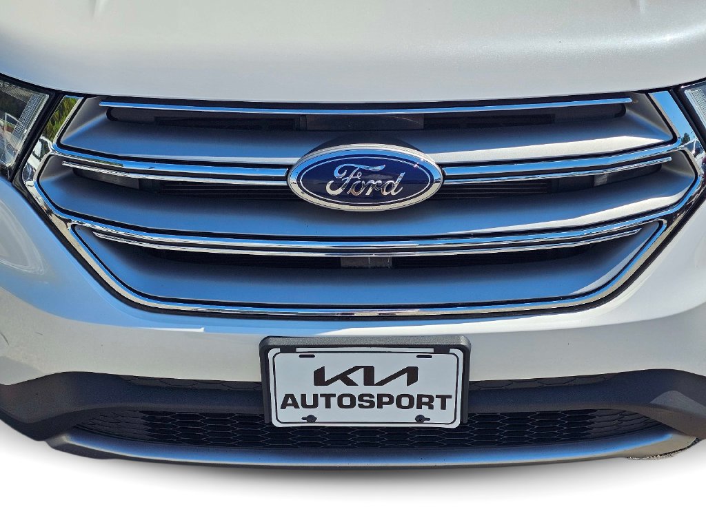 Used 2017 Ford Edge Titanium w/ Equipment Group 301A FWD image 3