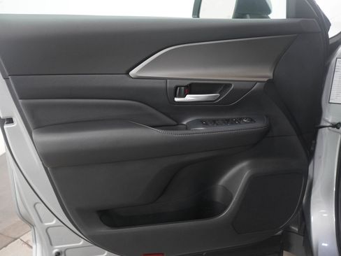Used 2025 Toyota Grand Highlander AWD image 23