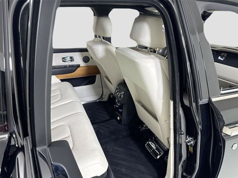 Used 2019 Rolls-Royce Cullinan image 32