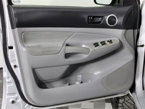 Used 2005 Toyota Tacoma Base image 11