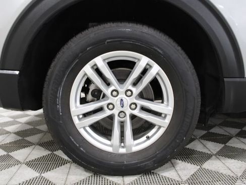 Used 2023 Ford Explorer XLT w/ Equipment Group 202A AWD/4WD image 49
