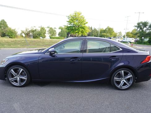 Used 2017 Lexus IS 200t w/ Premium Package RWD image 4