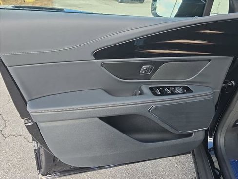 New 2026 Lincoln Nautilus Premier image 13