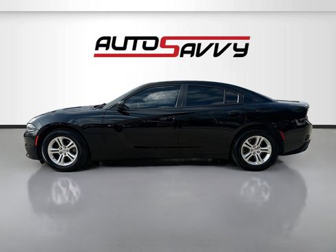 Used 2022 Dodge Charger SXT w/ Leather Interior Group RWD image 4