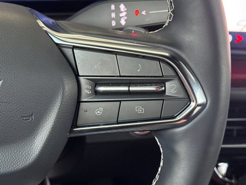 Used 2025 Chevrolet Traverse Z71 AWD/4WD image 38