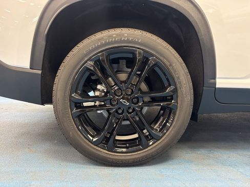 New 2026 Chevrolet Traverse LT w/ Driver Confidence Package AWD/4WD image 5