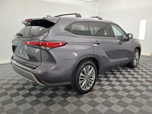 Used 2022 Toyota Highlander Platinum AWD/4WD image 17