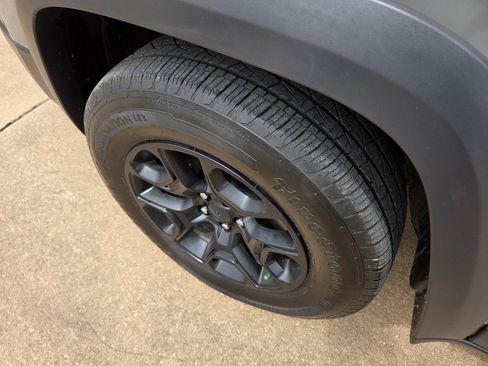 Used 2019 Jeep Cherokee Trailhawk w/ Cold Weather Group AWD/4WD image 20