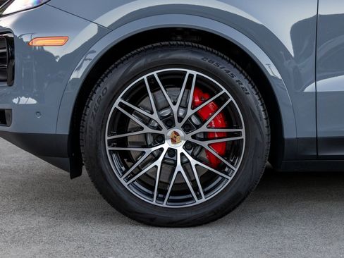 Certified 2025 Porsche Cayenne S image 13