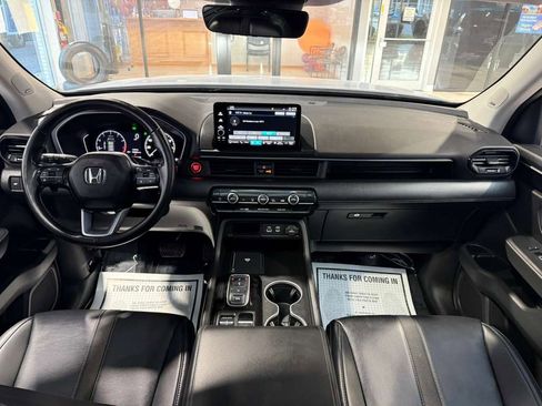 Used 2024 Honda Pilot Touring image 25