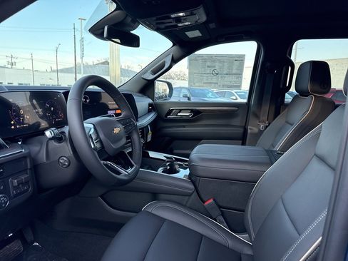 Used 2025 Chevrolet Suburban Premier w/ Sun And Tow Package image 18