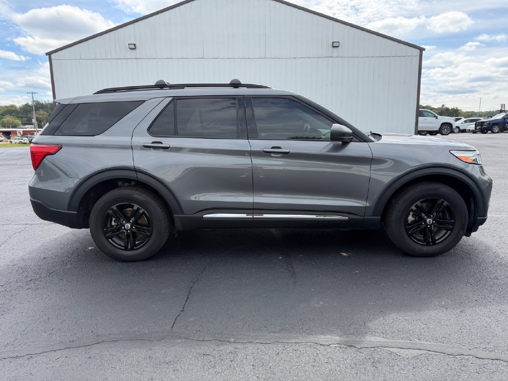 Used 2024 Ford Explorer XLT w/ Equipment Group 202A AWD/4WD image 4