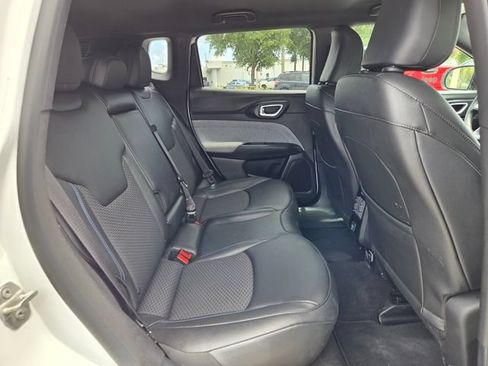 Certified 2025 Jeep Compass Latitude AWD/4WD image 18
