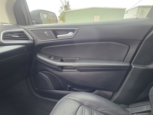 Used 2020 Ford Edge SE FWD image 9