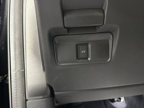Used 2025 Land Rover Discovery Sport S AWD/4WD image 34