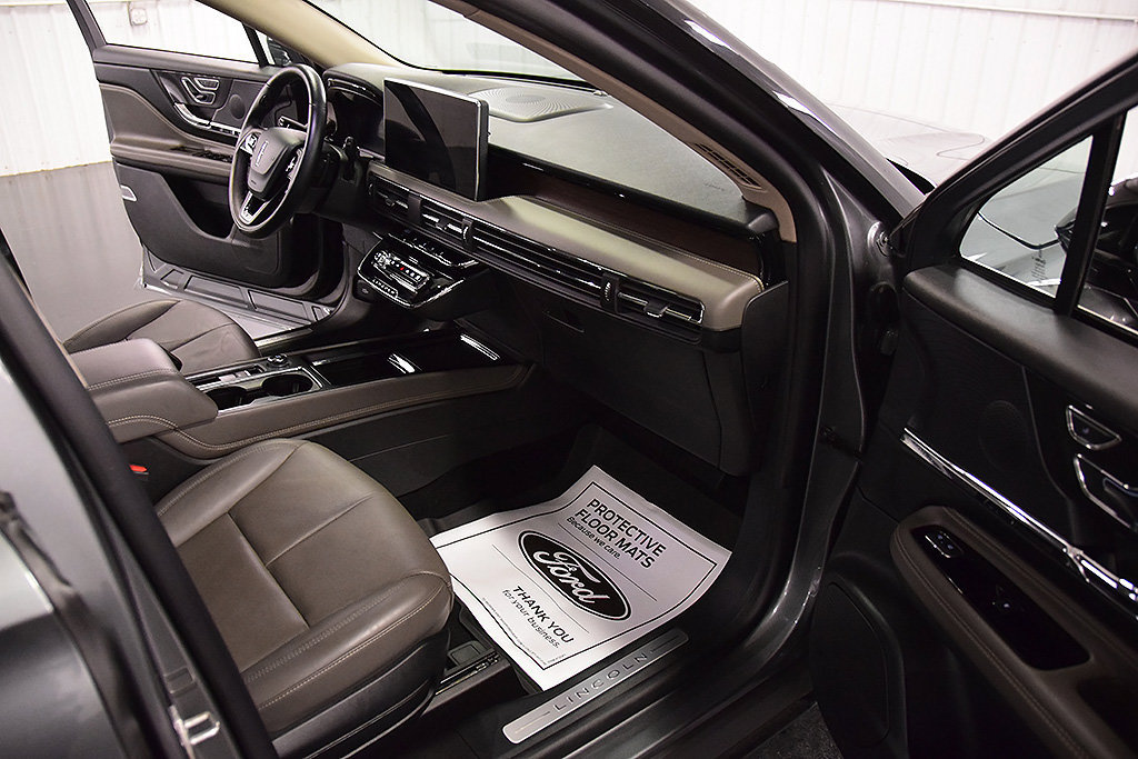 Used 2025 Lincoln Corsair Grand Touring w/ Equipment Group 301A AWD/4WD image 30