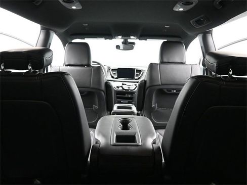New 2026 Chrysler Pacifica Select image 23