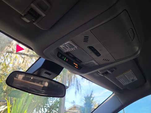 Used 2020 Chevrolet Equinox LT image 33