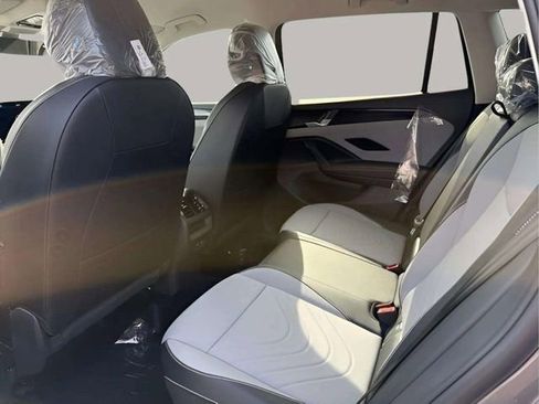 New 2026 Volkswagen Tiguan SE FWD image 7
