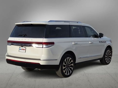 Used 2023 Lincoln Navigator Reserve AWD/4WD image 8
