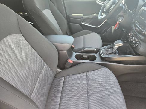 Used 2025 Kia Soul LX w/ LX Technology Package FWD image 19