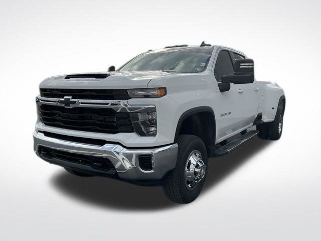 Used 2024 Chevrolet Silverado 3500 LT AWD/4WD image 3