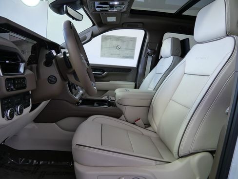 New 2026 GMC Yukon XL Denali w/ Denali Reserve Package AWD/4WD image 12