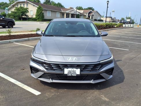 Used 2025 Hyundai Elantra SEL FWD image 30