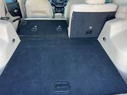 Used 2020 Jeep Cherokee Latitude image 33