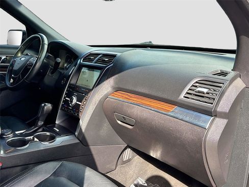 Used 2018 Ford Explorer Limited w/ Equipment Group 301A AWD/4WD image 31