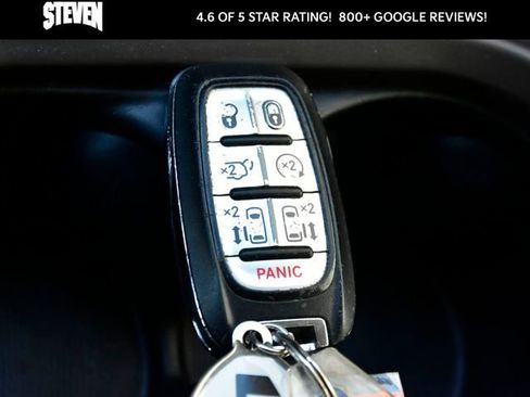 Used 2020 Chrysler Pacifica Touring-L image 27