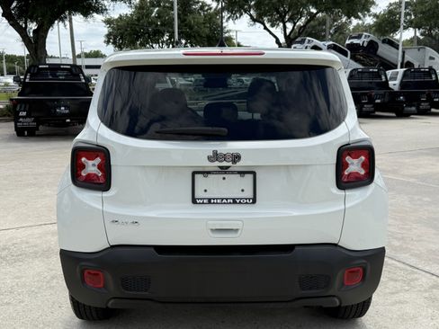 Used 2023 Jeep Renegade Latitude AWD/4WD image 6