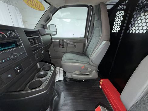 Used 2025 GMC Savana 2500 w/ Driver Convenience Package RWD image 21