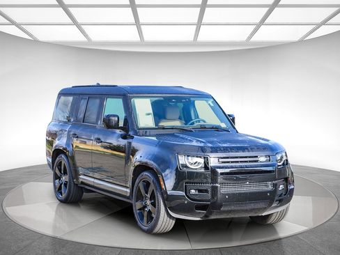Used 2025 Land Rover Defender 130 X-Dynamic SE image 5