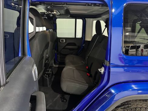 Used 2019 Jeep Wrangler Unlimited Sahara w/ Safetytec Group AWD/4WD image 15
