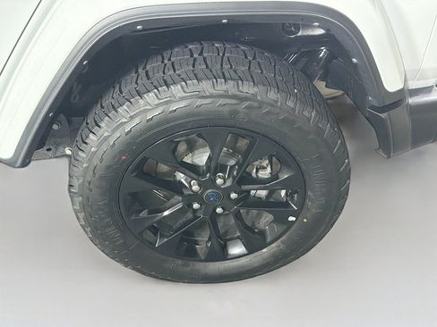 Used 2024 Jeep Wrangler Unlimited Sahara AWD/4WD image 11