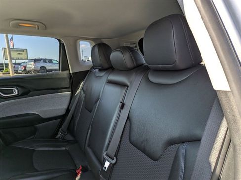 Used 2022 Jeep Compass Latitude image 24